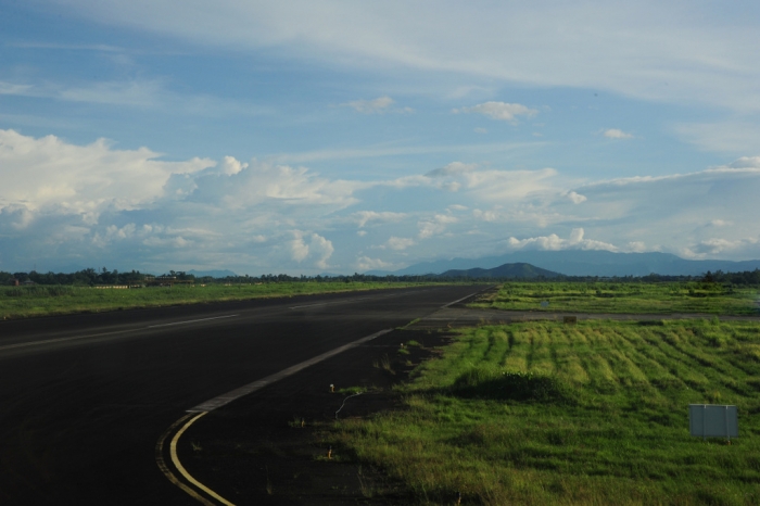 1944年、インパール・バレーに３ヶ所ある全天候離着陸場の１つであり、現在のインパール空港であるティヒハル離着陸場。Ranjit Moirangthemによる撮影。